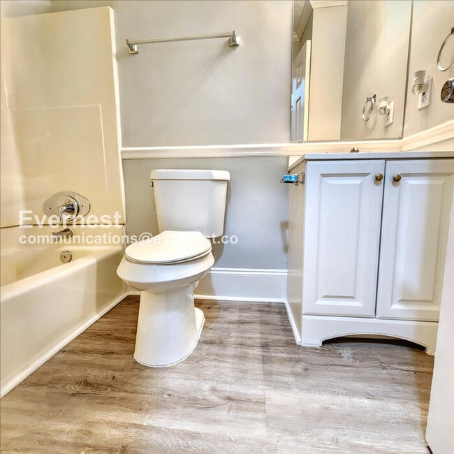 Building Photo - 1079 Shieldcrest Way