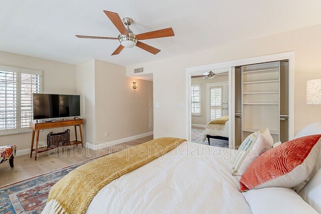 Building Photo - 8602 E Vista Del Lago