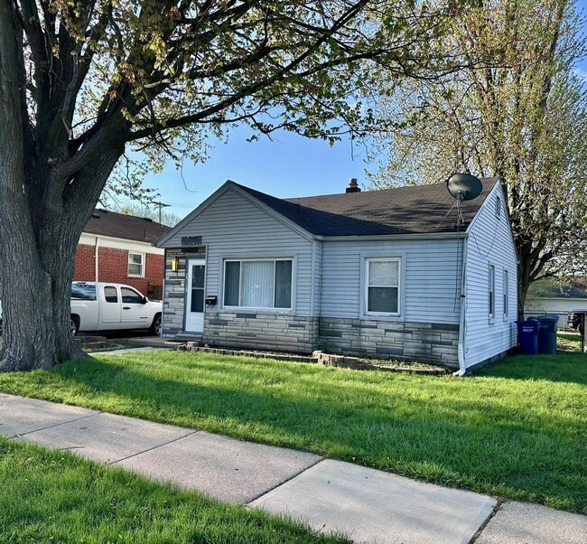 Building Photo - 1697 London