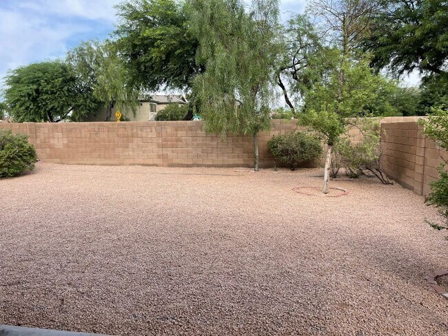 Building Photo - 12450 W San Juan Ave