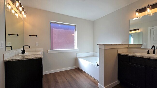 Building Photo - 512 Savannah St