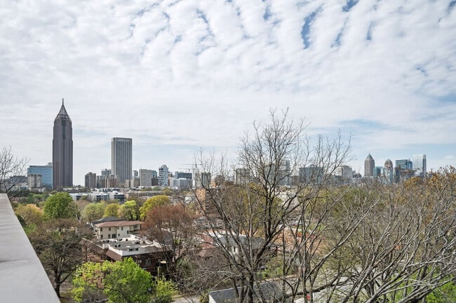 Building Photo - 542 Boulevard NE