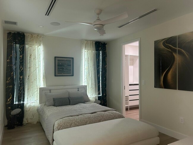 Building Photo - 1125 NE 17th Ave