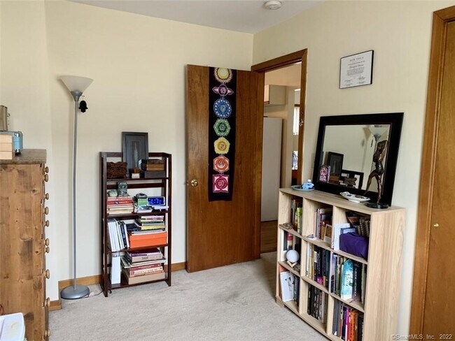 Building Photo - 31 Oenoke Pl