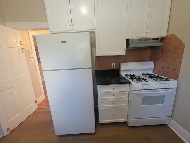 Building Photo - 2406 Huldy St