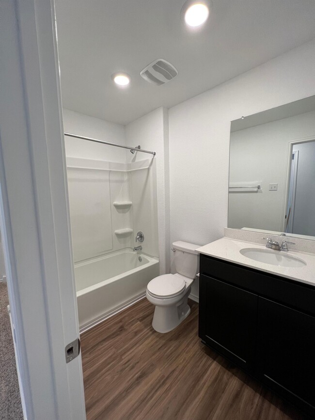 Building Photo - 300 Geode Glen