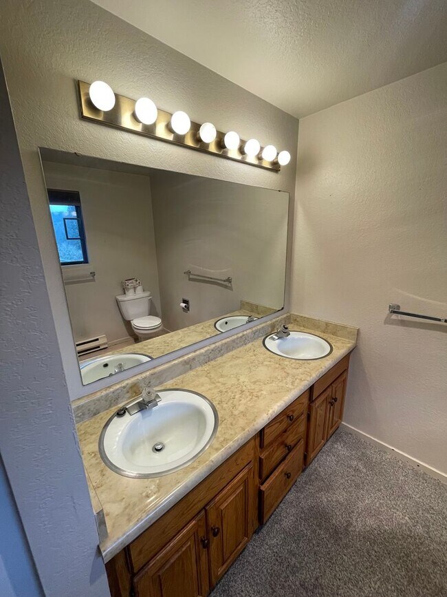 Building Photo - 2 Bedroom Condo on Port Ludlow Golf Course