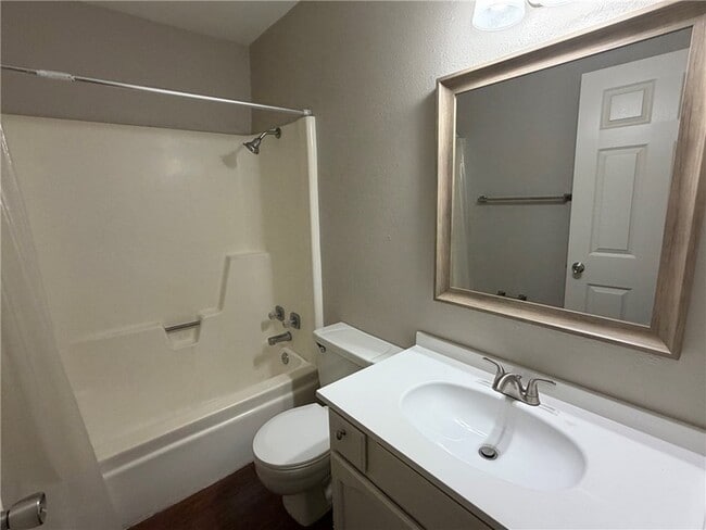 Building Photo - 802 Navidad St