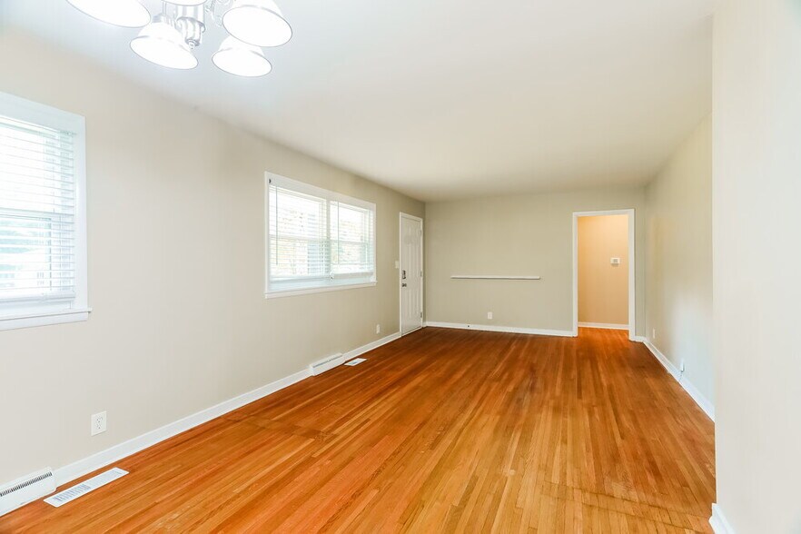 Building Photo - 1108 Sherwood Forest Dr