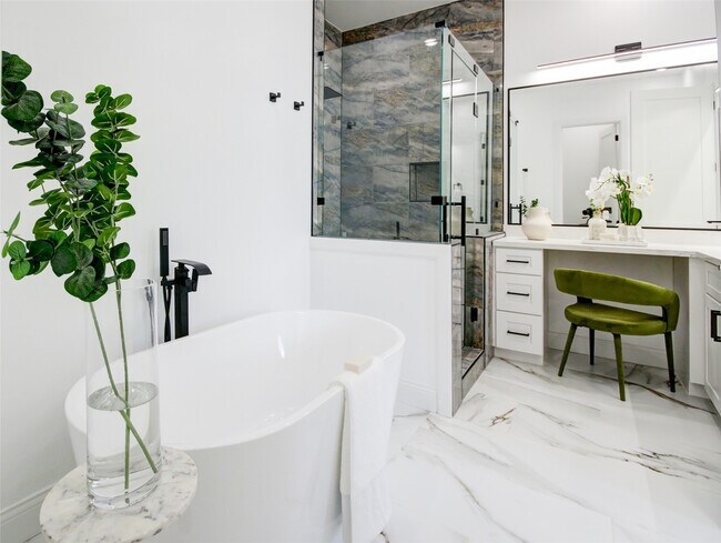 Building Photo - 1214 W 24th St