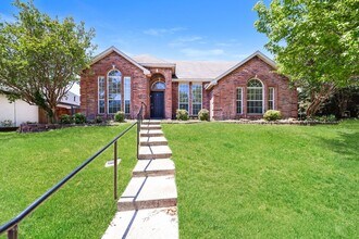 Building Photo - $1,995 4 Bed/2 Bath/2 Garage Ready for Move-in Rockwall Home in Highland Meadows