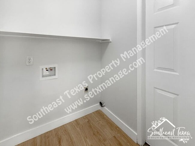 Building Photo - 120 Queens Row