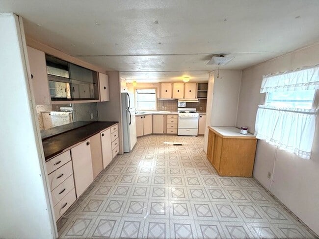 Building Photo - 2 bedroom manufactured home in Elko with a...