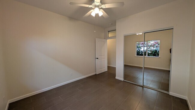 Building Photo - Spacious 4 bed 3 bath home near Diamond Head