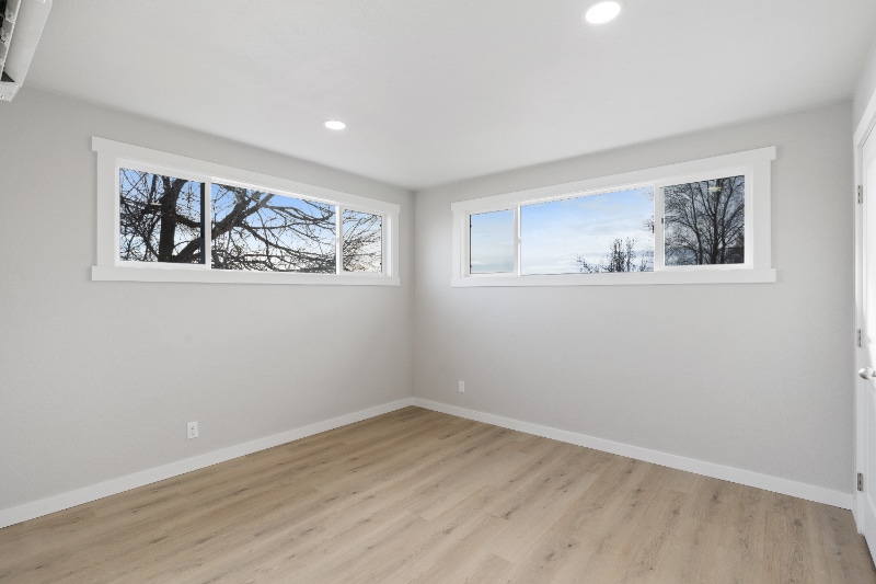 Building Photo - 3013 W Lakeside Dr