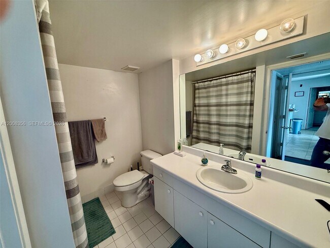 Building Photo - 2600 S University Dr