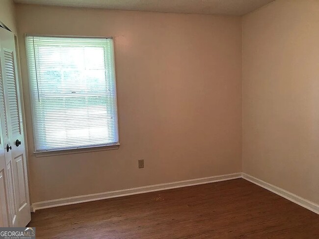 Building Photo - 370 Jockey Club Dr