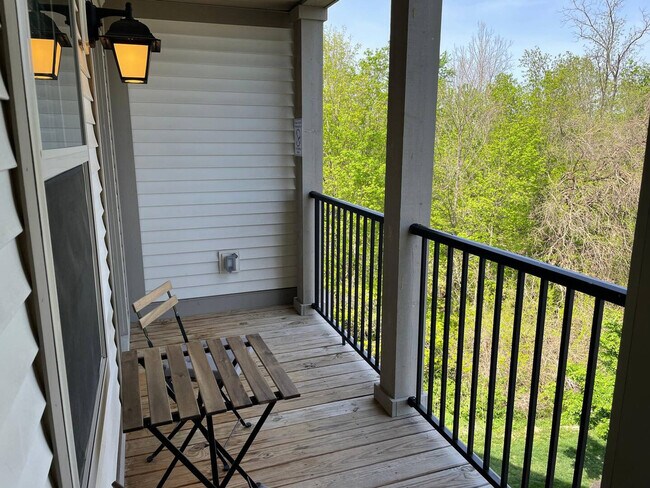 Building Photo - 740 Zumstein Ln