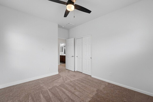 Building Photo - 16054 W Shangri La Rd