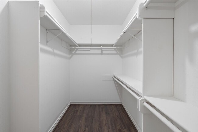 Building Photo - 16106 New Field Dr