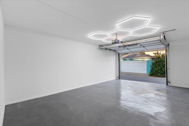 Building Photo - 1335 Marengo Ave