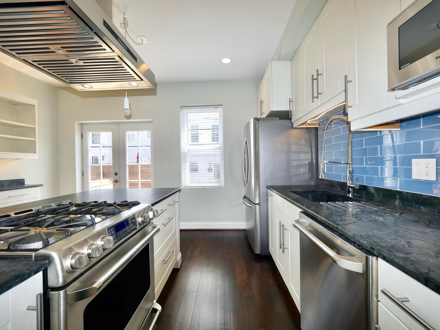 Building Photo - Elegant H Street Corridor townhouse minutes from downtown