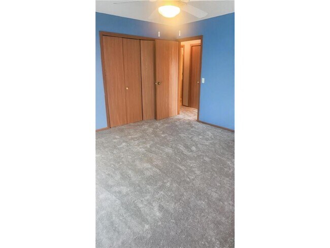 Building Photo - 9 Heights Rd NE