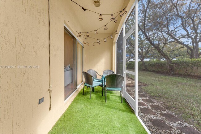 Building Photo - 8844 S Isles Cir