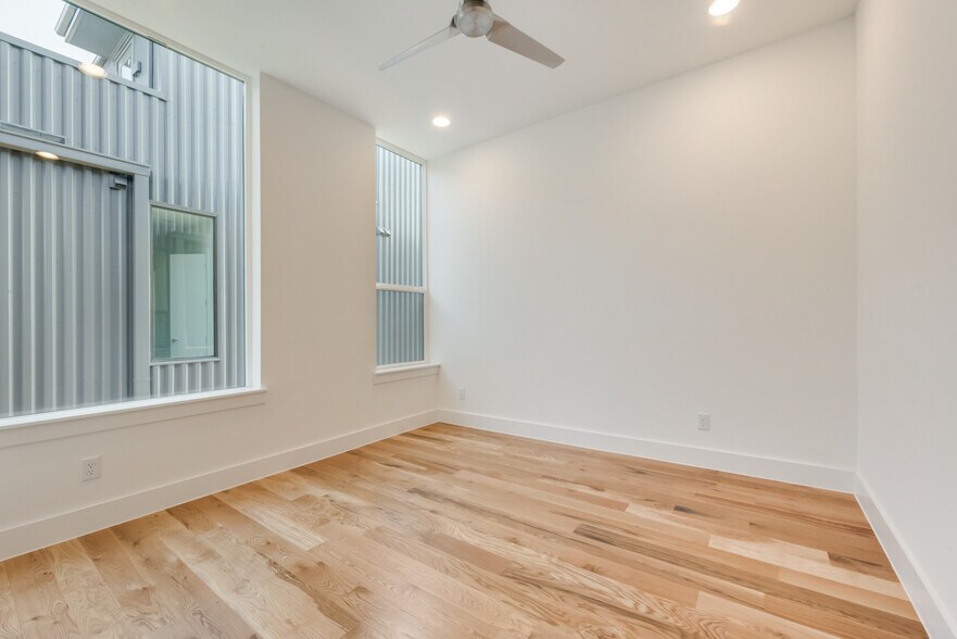 Building Photo - 1906 Annex Ave