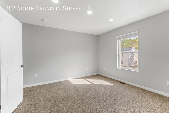 Building Photo - 382 N Franklin St