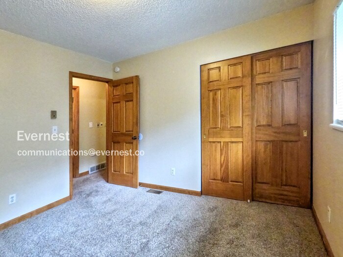 Building Photo - 712 Frontier Ct