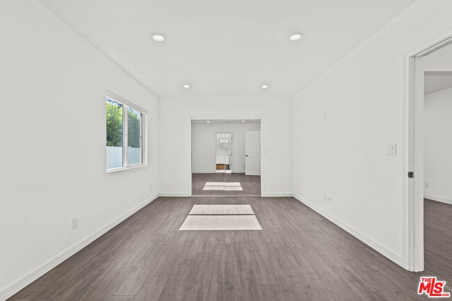 Building Photo - 15153 La Maida St