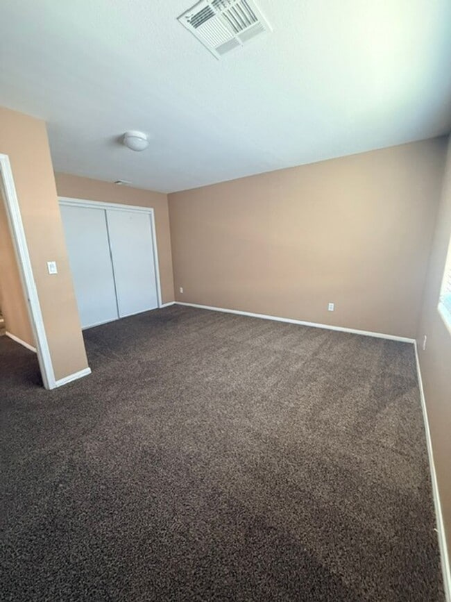 Building Photo - 5172 Dillingham Dr