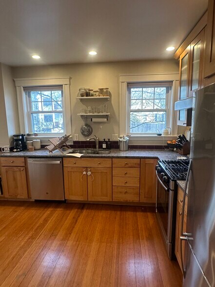 Building Photo - 65 Reservoir St