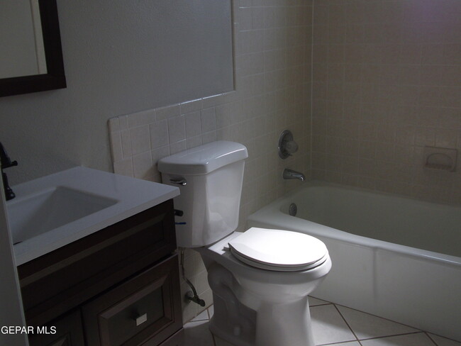 Building Photo - 844 Tepic Dr