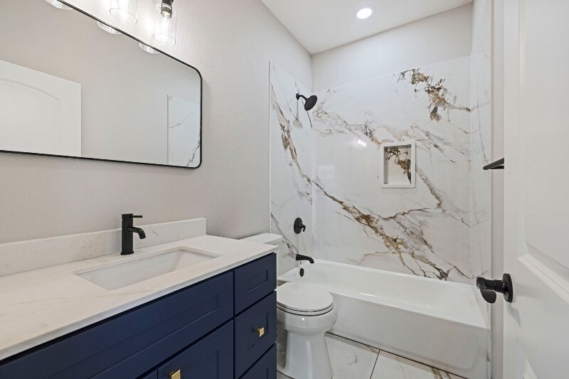 Building Photo - 619 S Sacramento St