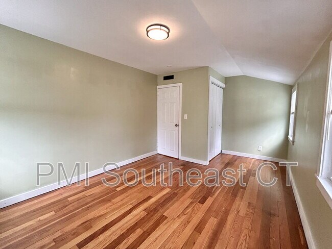Building Photo - 60 Hawthorne Dr