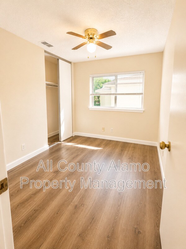 Building Photo - 9023 Mountain Field Dr