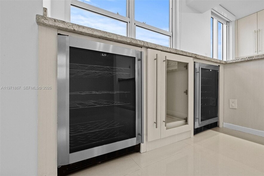 Building Photo - 650 West Ave