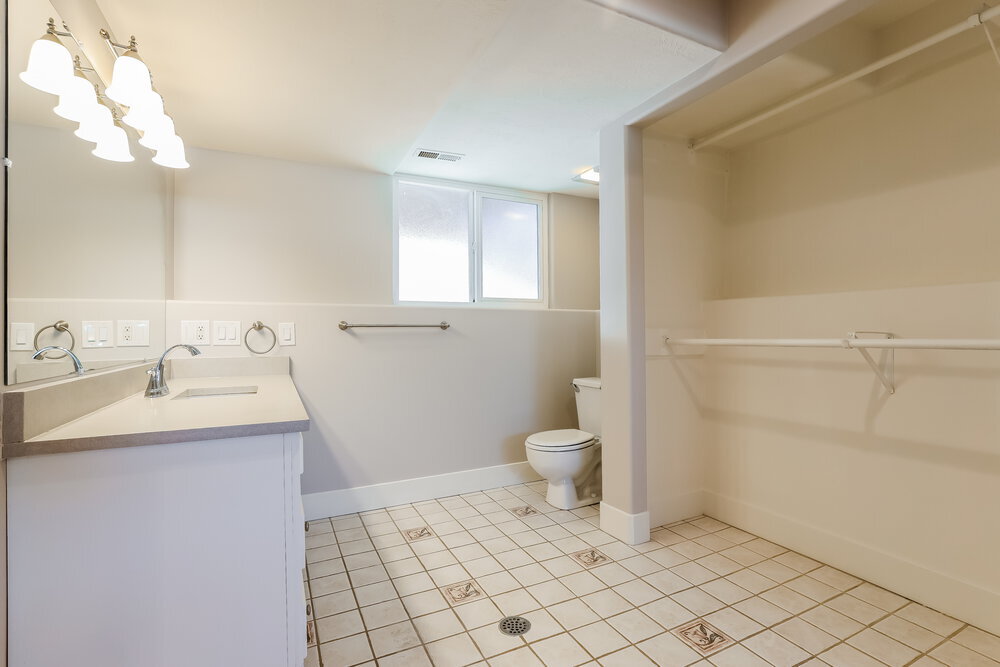 Building Photo - 4901 Banquet Ave