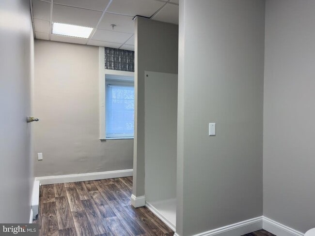 Building Photo - 100 S Front St