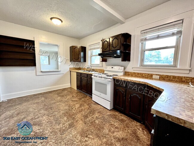Building Photo - Beautiful 3 bedroom / 2 bathroom home now available in Brentwood!