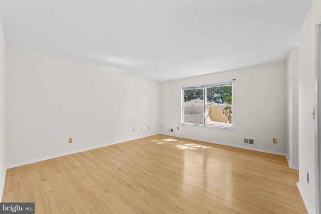 Building Photo - 53 Perilli Dr