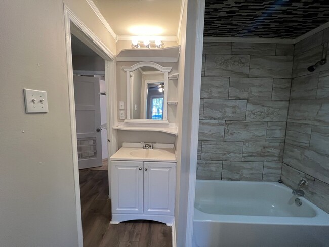 Building Photo - 2 bed 1 bath in Huntsville AL