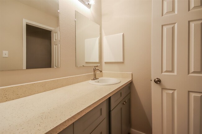 Building Photo - 2219 Hadden Hollow Dr