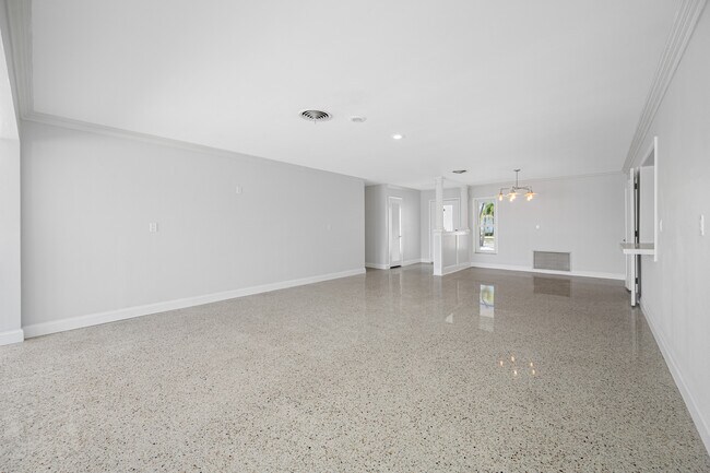 Building Photo - 16009 6th St E
