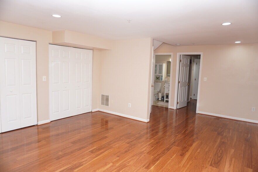 Building Photo - 8381 Township Dr