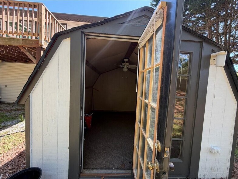 Building Photo - 934 Bay Ridge Dr