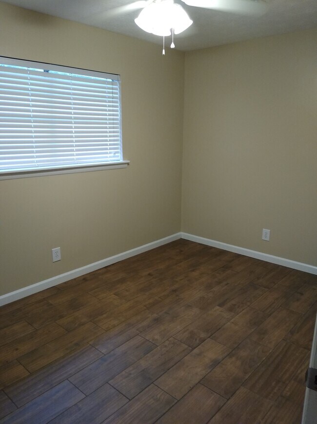 Building Photo - 2930 Englenook Rd
