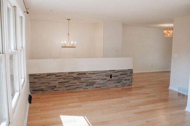 Building Photo - 3885 140th Ave